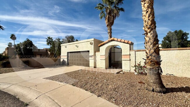 1510 E Taro Ln Phoenix, AZ 85024 photo 3