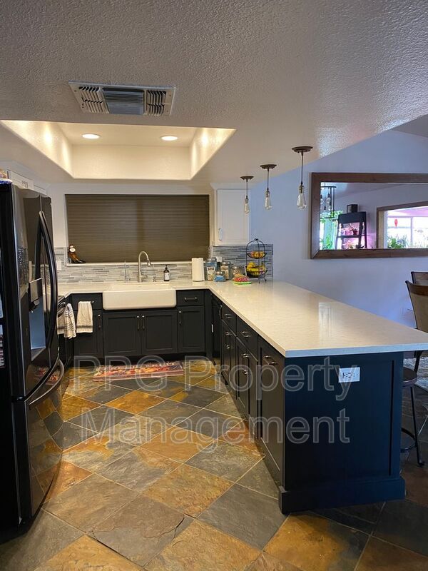2402 W Redfield Rd Phoenix, AZ 85023 photo 4