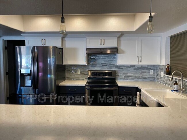 2402 W Redfield Rd Phoenix, AZ 85023 photo 3