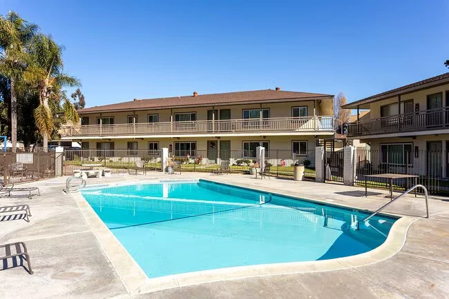 Stoneybrook Apartments photo 4