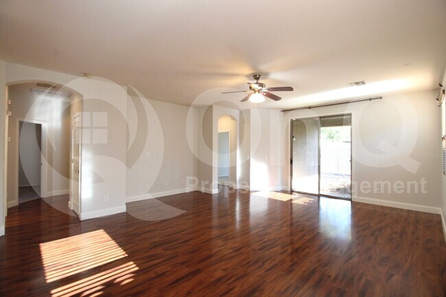 3031 S Sailors Way Gilbert, AZ 85295 photo 4
