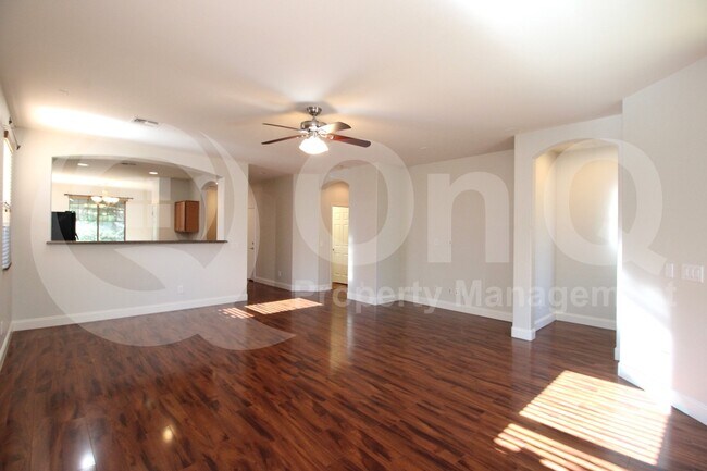 3031 S Sailors Way Gilbert, AZ 85295 photo 3
