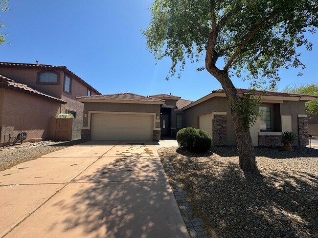 BEAUTIFUL 4 BEDROOM 2 BATHROOM HOME IN PHOENIX photo 2