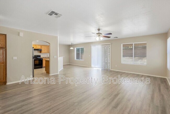 31567 N Cactus Dr San Tan Valley, AZ 85143 photo 4