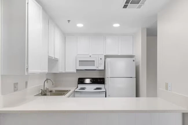 Diplomat Apartments photo 2