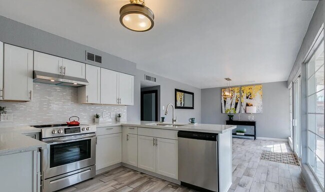 5218 N 61st Ave Glendale, AZ 85301 photo 3