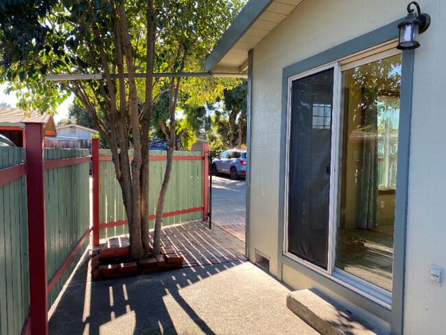 1214 Morgan St Santa Rosa, CA 95401 photo 2