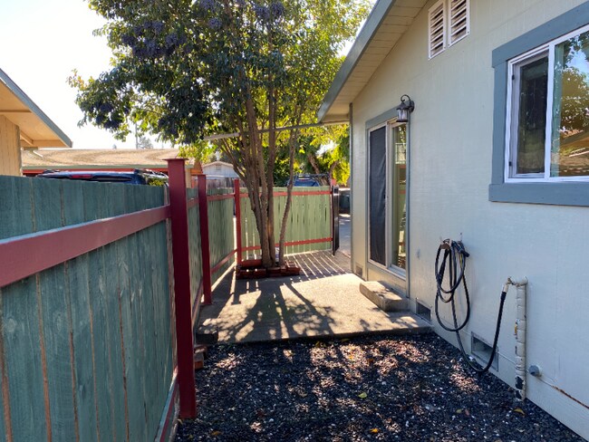1214 Morgan St Santa Rosa, CA 95401 photo 3