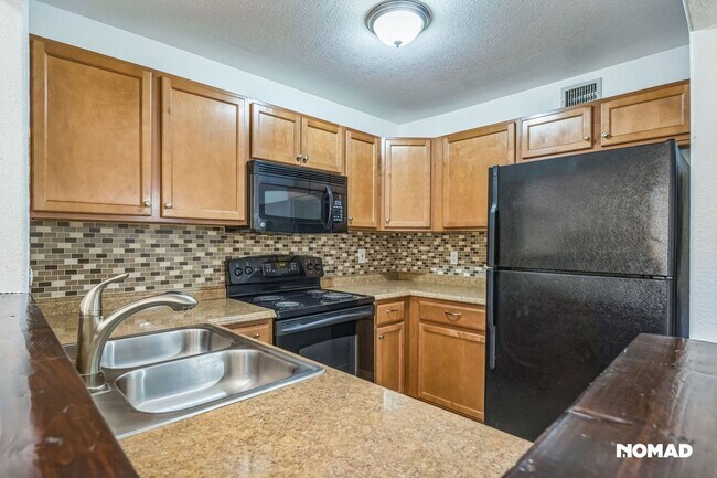 1025 E Highland Ave Phoenix, AZ 85014 photo 5