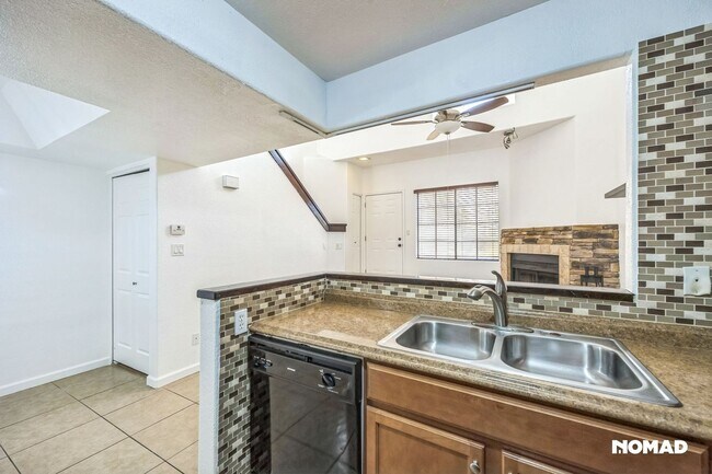 1025 E Highland Ave Phoenix, AZ 85014 photo 2