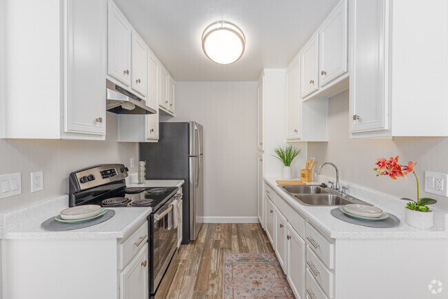 Courtyards Apartments! photo 3