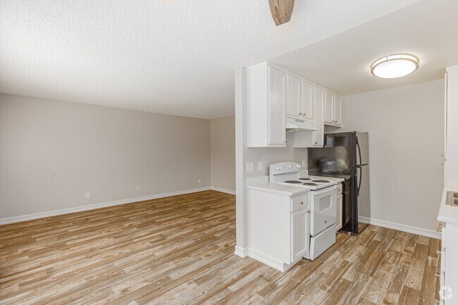 Courtyards Apartments! photo 4