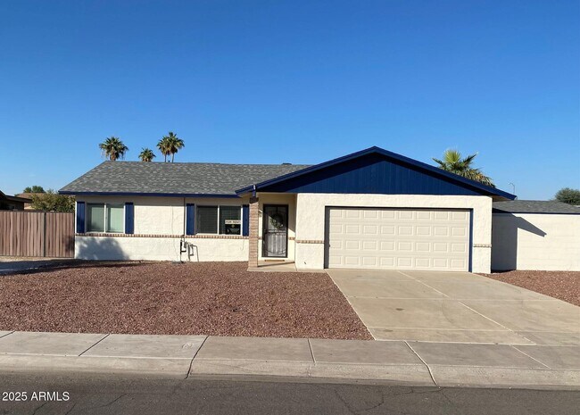 9342 W Mission Ln photo 2