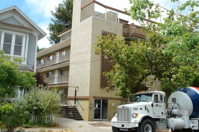 2212 Blake St unit 103