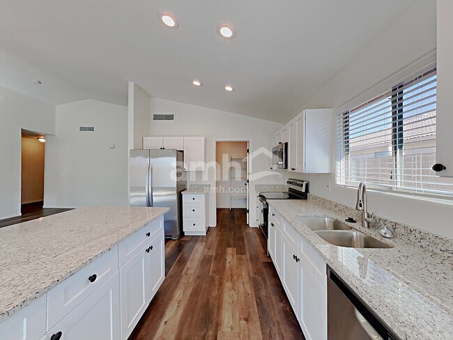 3025 W Horsham Dr Phoenix, AZ 85027 photo 3
