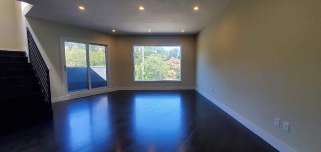 3589 Keith St San Francisco, CA 94124 photo 5