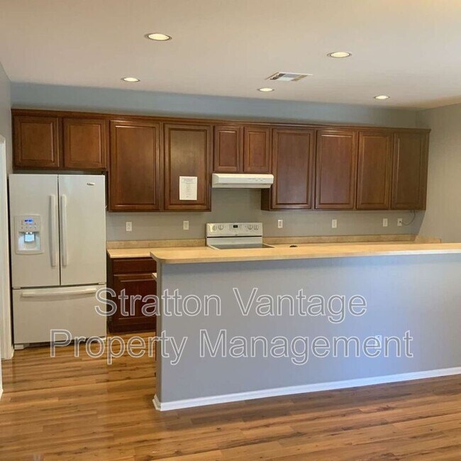 1068 S Hawk Ln Gilbert, AZ 85296 photo 3