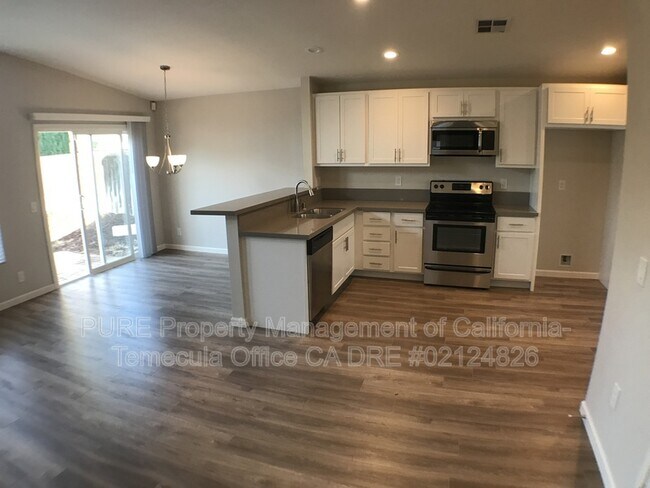 32428 Enriqueta Cir Temecula, CA 92592 photo 5