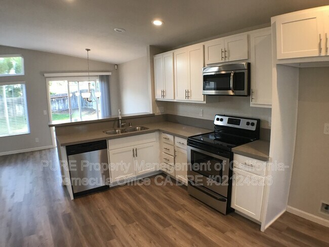 32428 Enriqueta Cir Temecula, CA 92592 photo 3