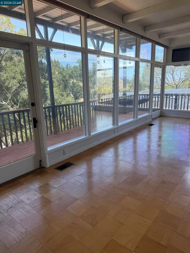 7 Knickerbocker Ln Orinda, CA 94563 photo 2