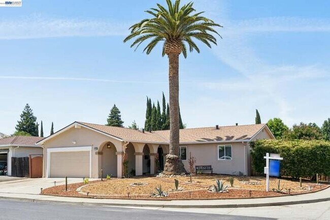 2800 Seville Cir Antioch, CA 94509