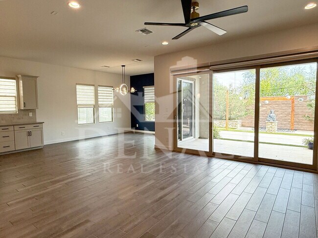 1447 E Flower St Gilbert, AZ 85298 photo 4