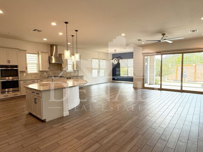 1447 E Flower St Gilbert, AZ 85298 photo 3