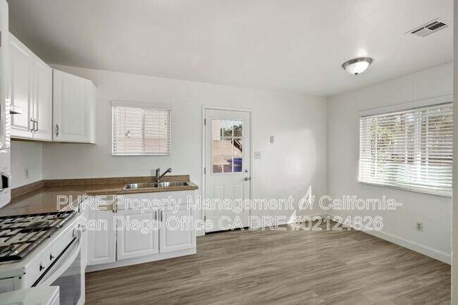 1316 Iris Ave Imperial Beach, CA 91932 photo 2