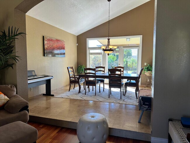 8377 E Thoroughbred Trail Scottsdale, AZ 85258 photo 5