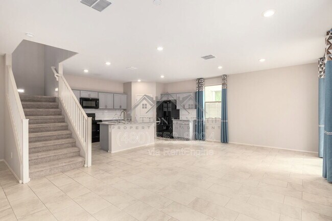 55 E Constitution Dr Gilbert, AZ 85296 photo 4
