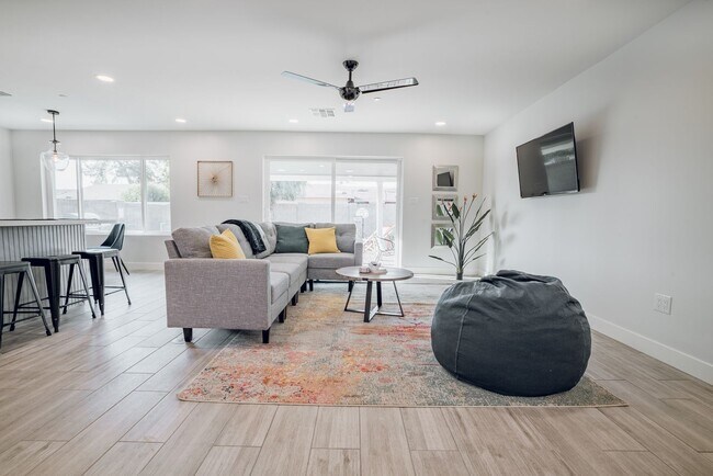 8626 E Plaza Ave Scottsdale, AZ 85250 photo 4