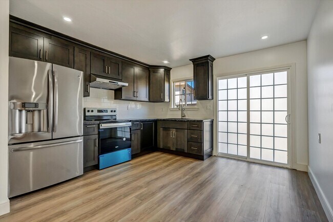 568 Simon St Hayward, CA 94541 photo 5