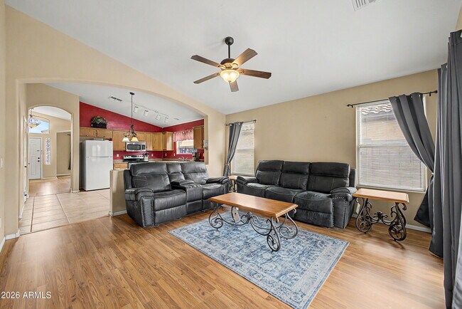642 W Mesquite Tree Ln San Tan Valley, AZ 85143 photo 3