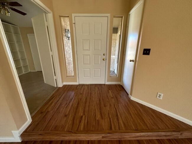 4323 E Amberwood Dr Phoenix, AZ 85048 photo 4