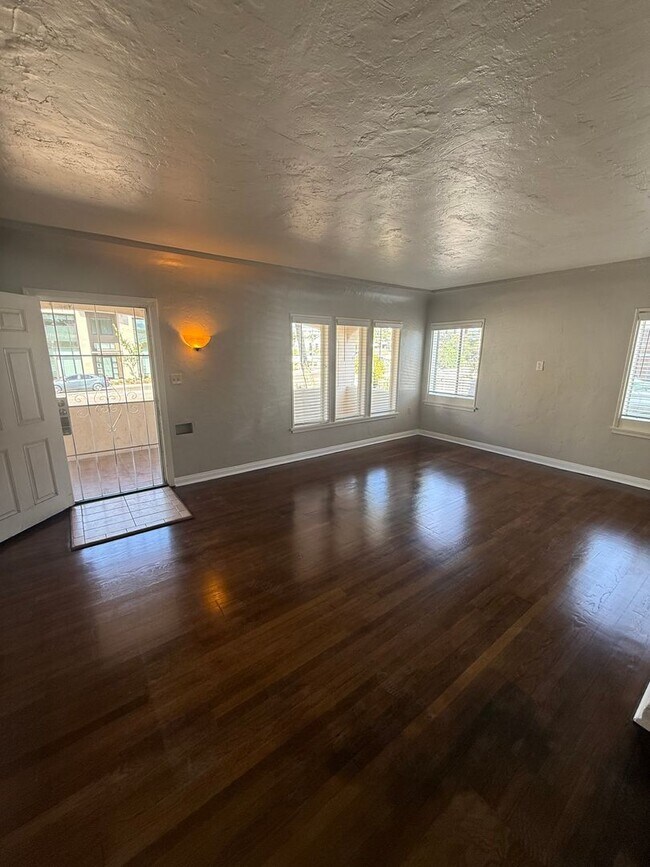 4926 Baltimore Dr La Mesa, CA 91942 photo 3