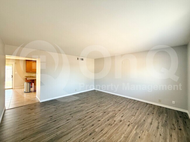 1307 W Elna Rae St Tempe, AZ 85281 photo 4