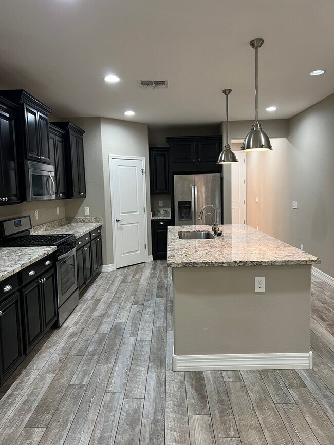 2932 W Westland Rd Phoenix, AZ 85085 photo 4