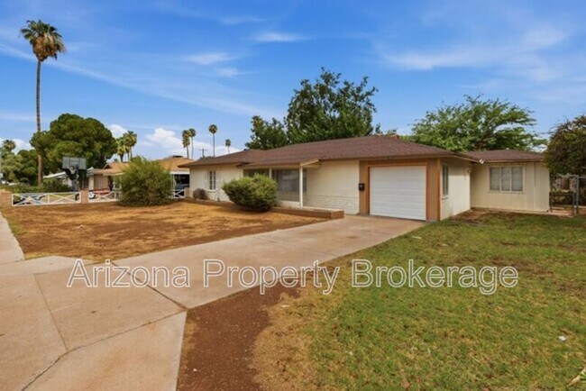 4640 E Oak St photo 4