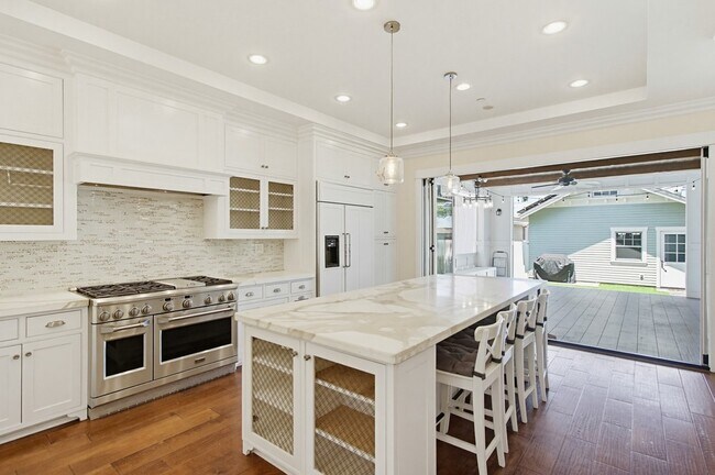 464 C Ave Coronado, CA 92118 photo 4