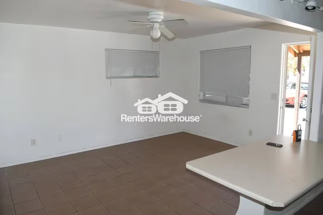 729 E Mission Ln Phoenix, AZ 85020 photo 3