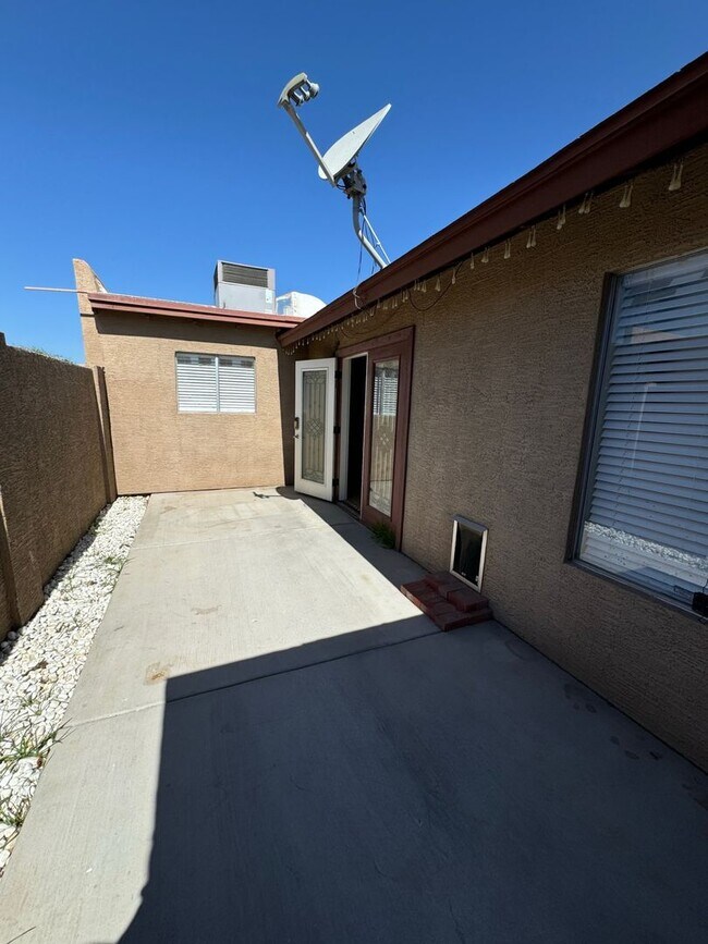 2619 E Silk Oak Dr Tempe, AZ 85288 photo 4