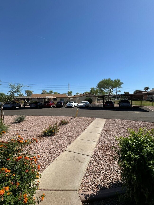 2619 E Silk Oak Dr Tempe, AZ 85288 photo 2