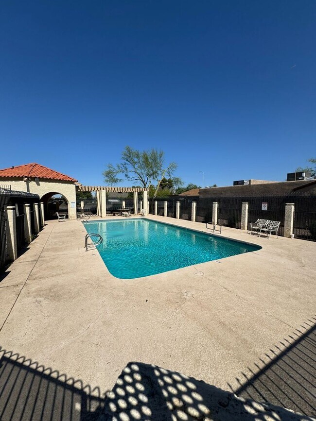 2619 E Silk Oak Dr Tempe, AZ 85288 photo 3