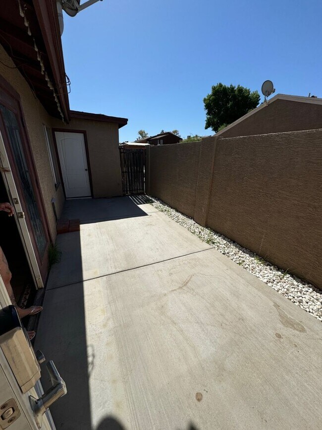 2619 E Silk Oak Dr Tempe, AZ 85288 photo 5