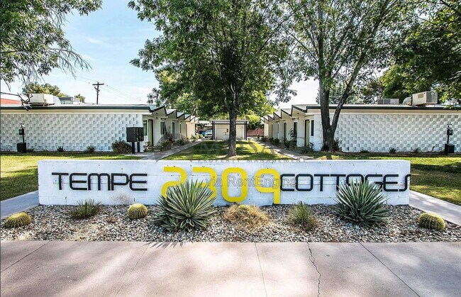 2309 S College Ave Tempe, AZ 85282 photo 2