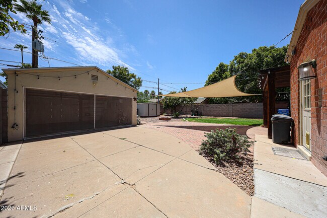 1317 W Holly St Phoenix, AZ 85007 photo 4