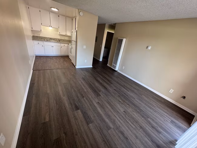 Burkhart Apartments photo 3