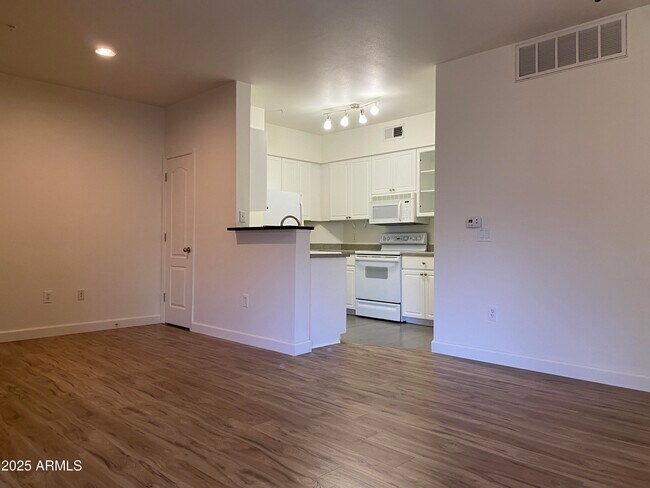 1701 E Colter St Phoenix, AZ 85016 photo 4