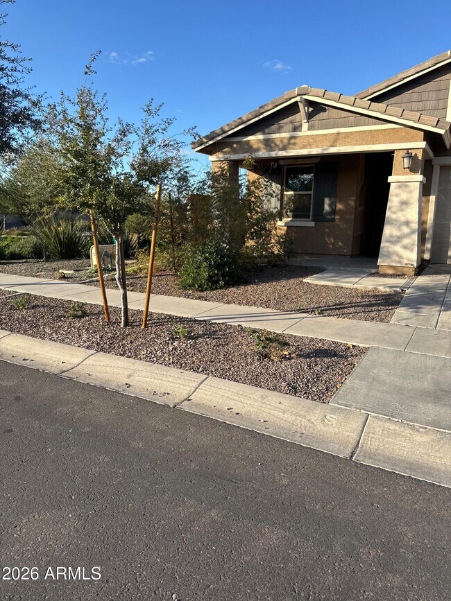 1318 E Irwin Ave photo 3