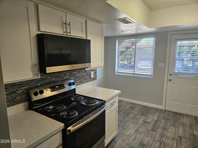 3818 E Earll Dr Phoenix, AZ 85018 photo 4